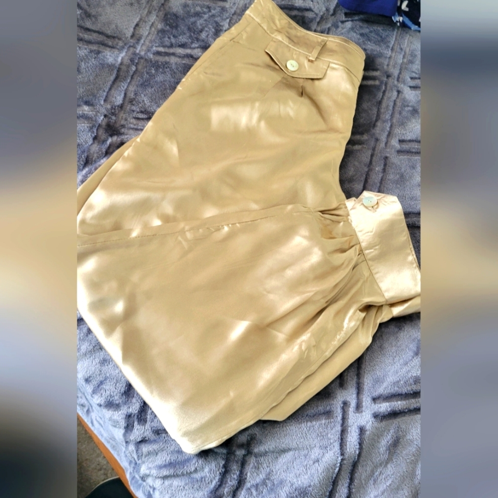 Womens Newport News gold button ankle pants. Size 12 Abalone Buttons